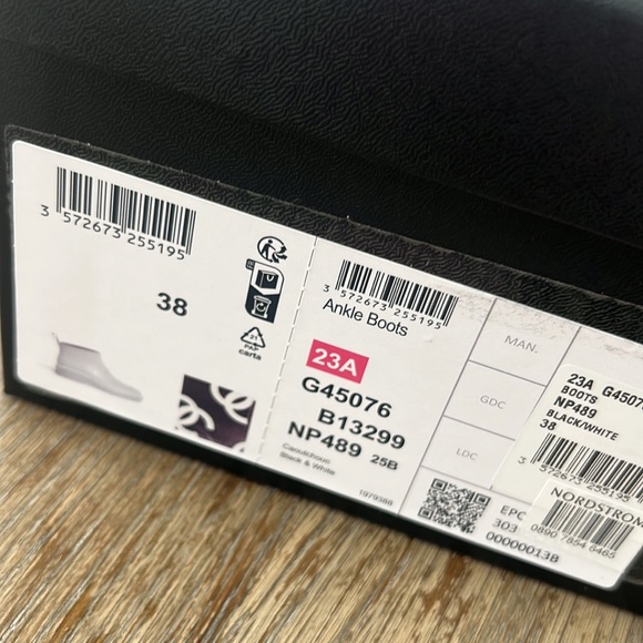 Chanel rain boots - Picture 12 of 13